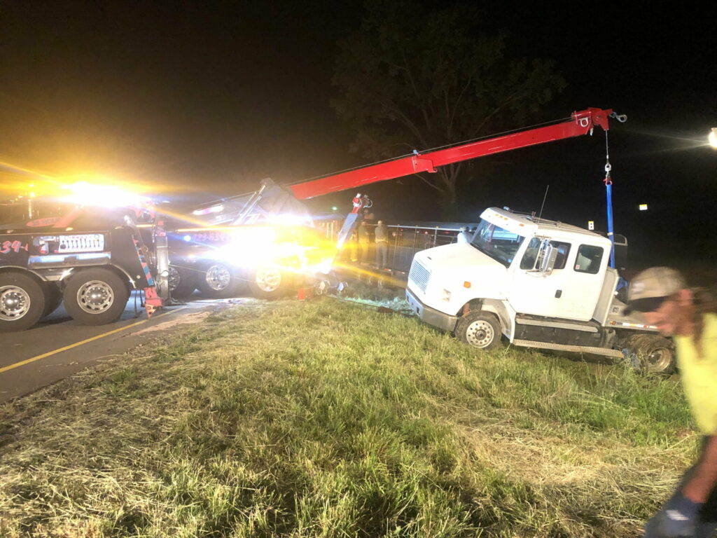 Caspers Body Shop Wrecker Service Heavy Recovery 67470349307 5B06D7A4 9397 4C9C A261 B441988F770F